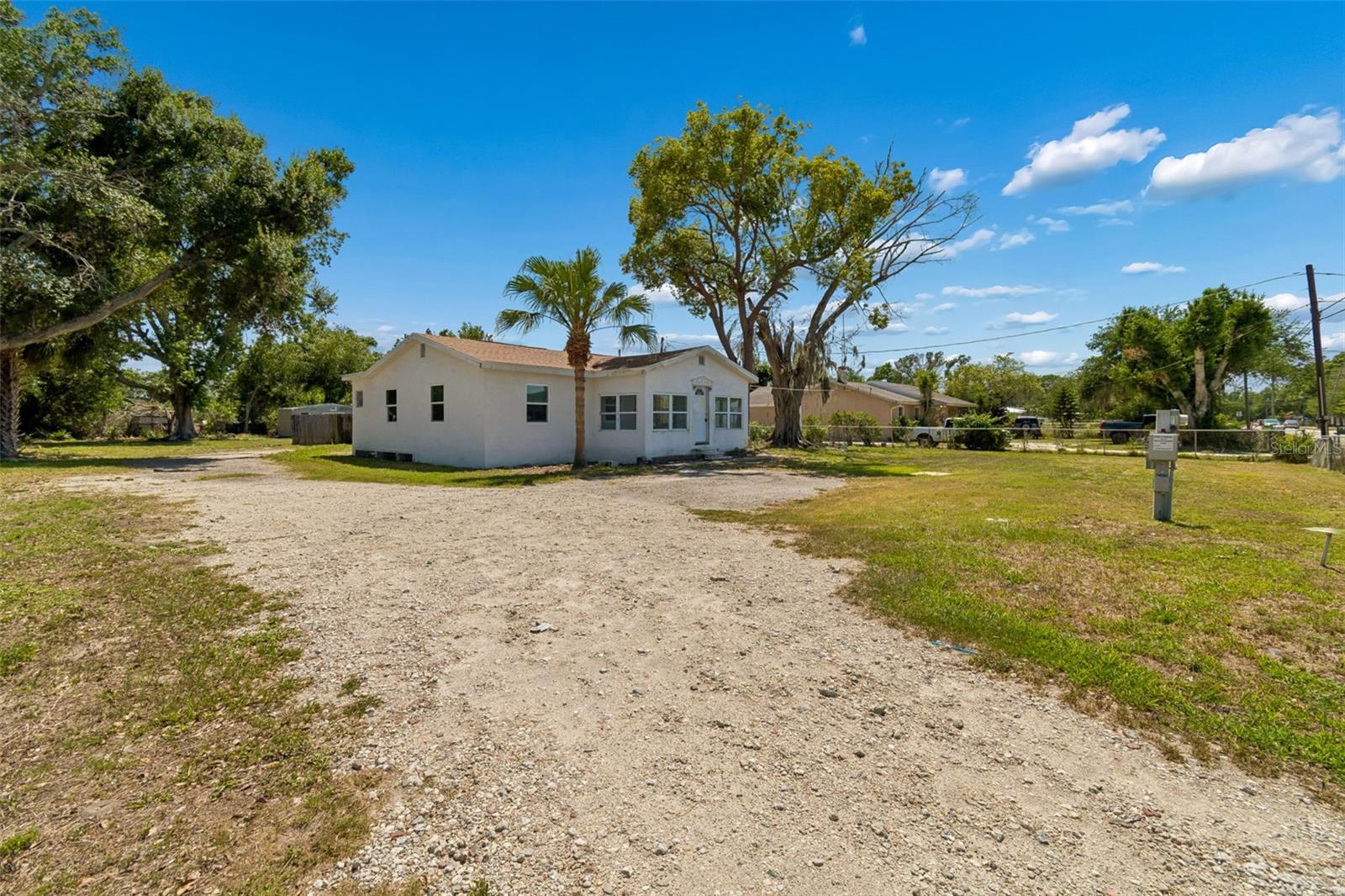 1611 E SHELL POINT ROAD