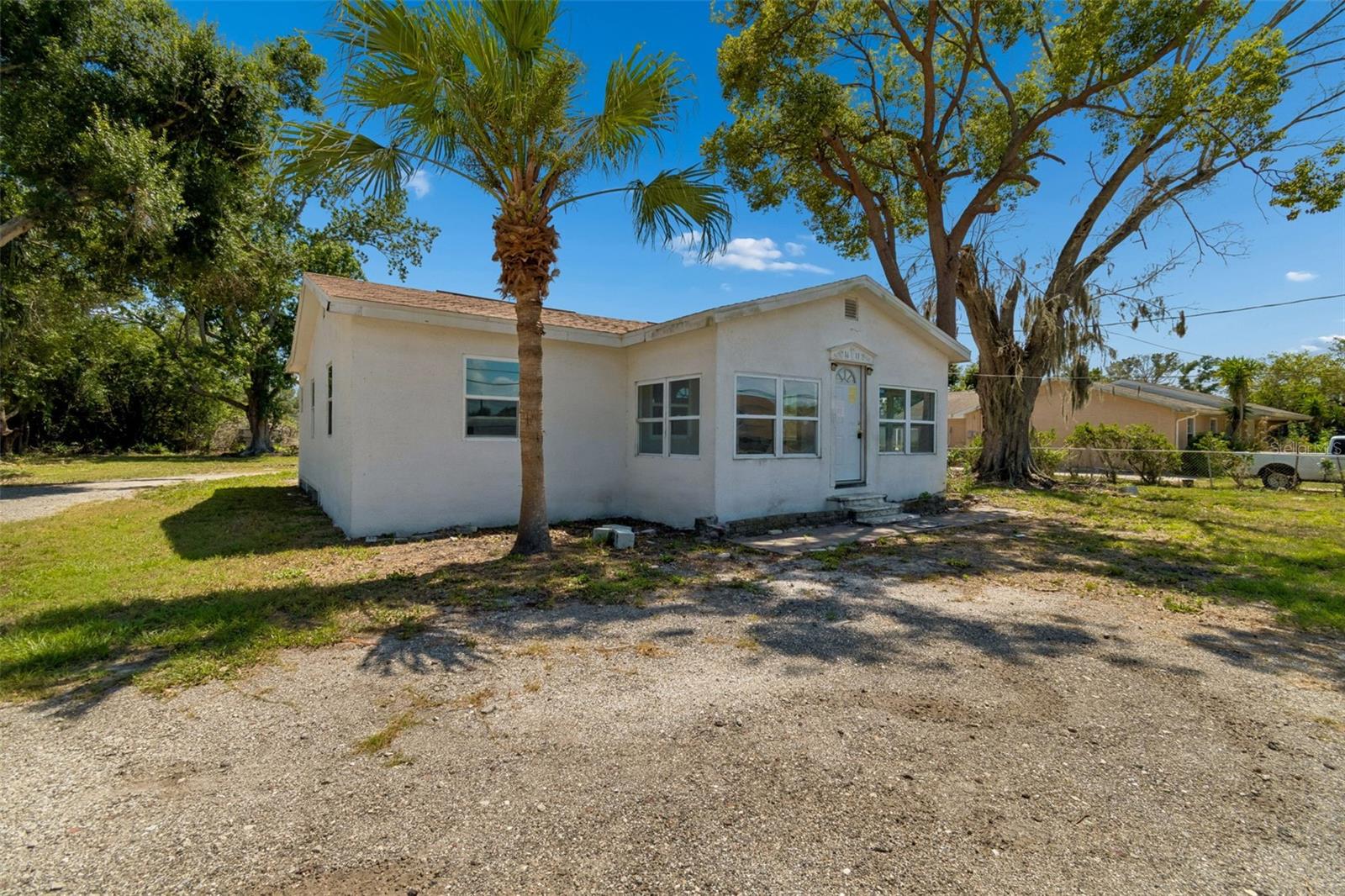 1611 E SHELL POINT ROAD
