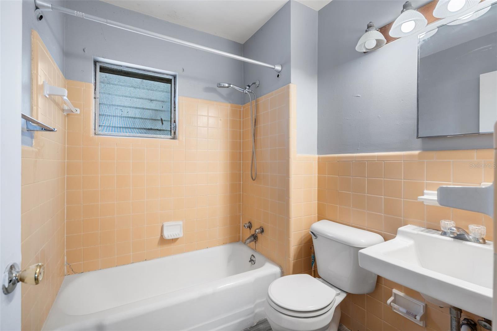 SUNSHINE PARK - Residential Lease