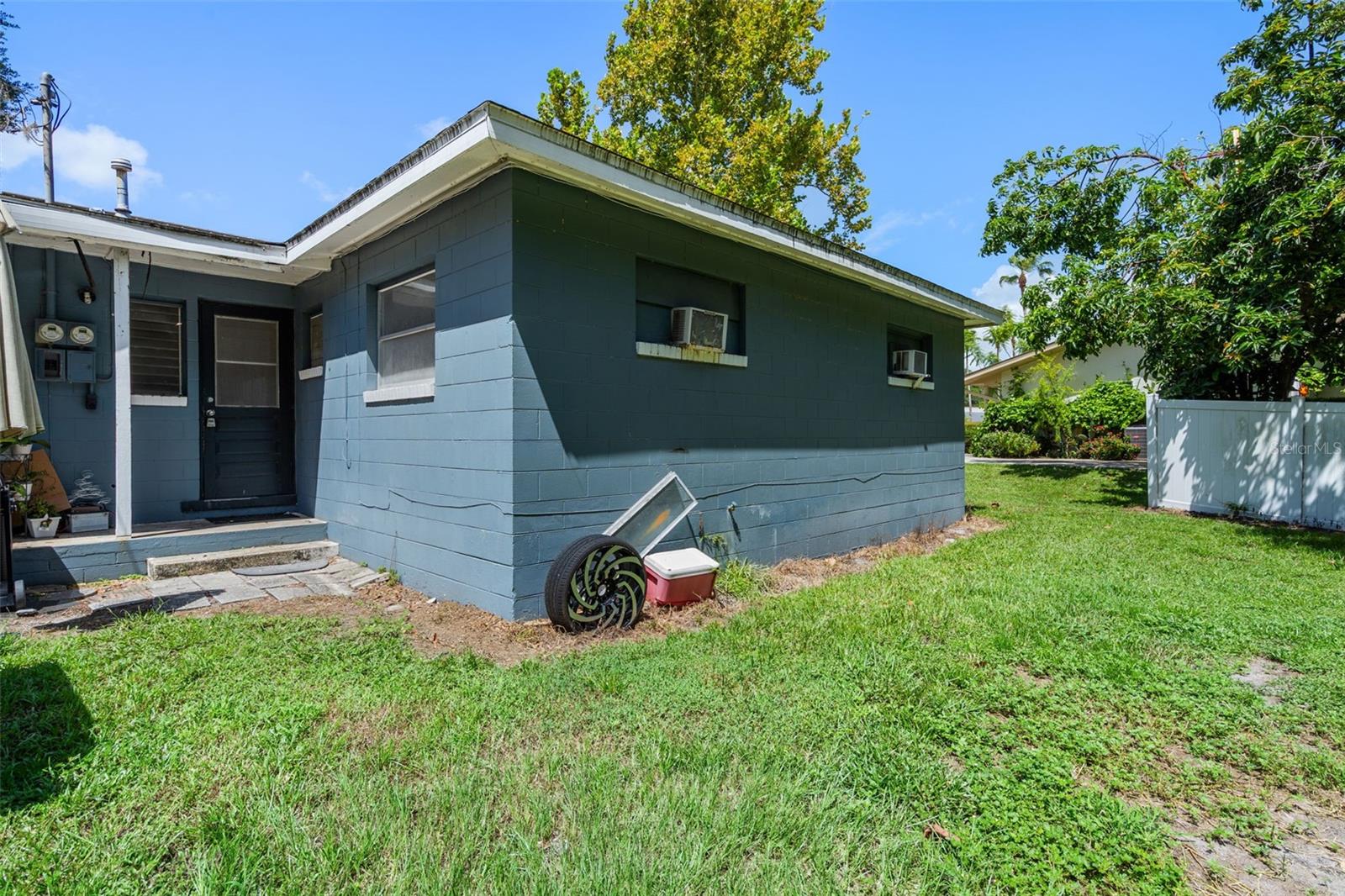 SUNSHINE PARK - Residential Lease