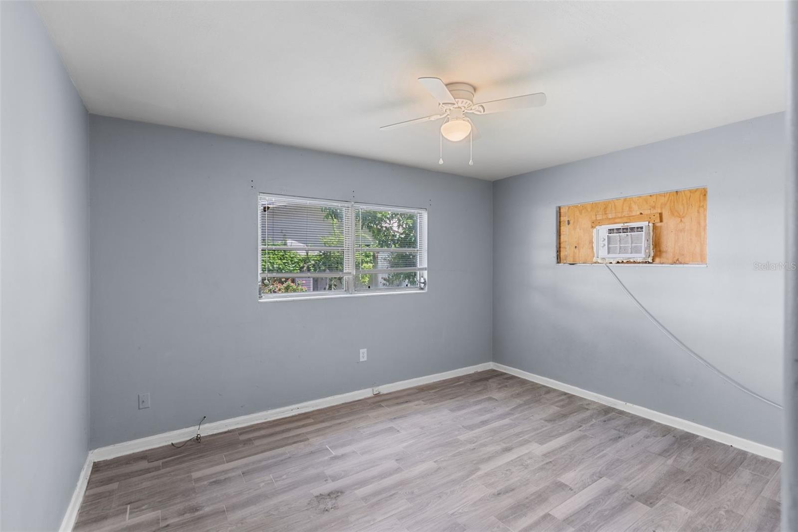 SUNSHINE PARK - Residential Lease