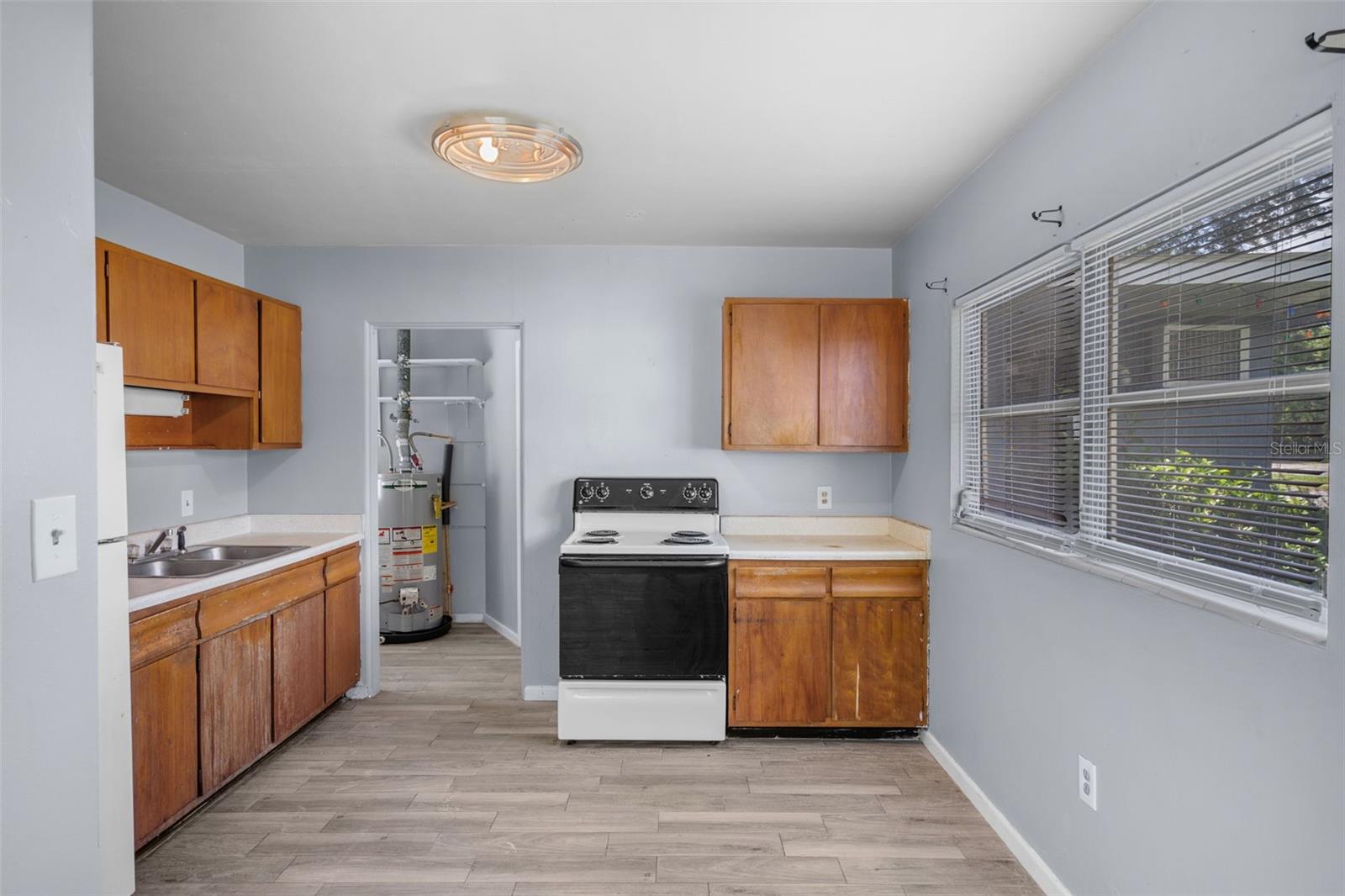 SUNSHINE PARK - Residential Lease