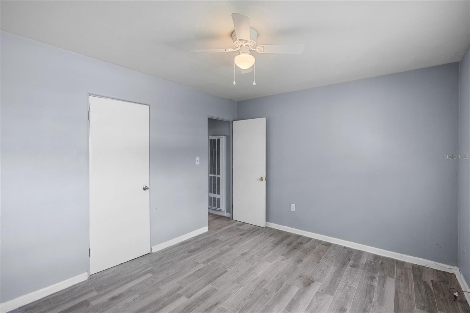 SUNSHINE PARK - Residential Lease