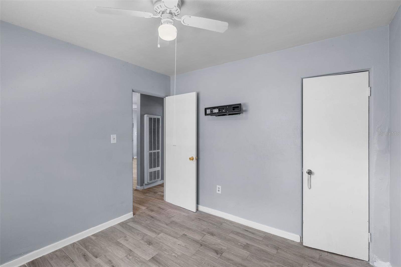 SUNSHINE PARK - Residential Lease