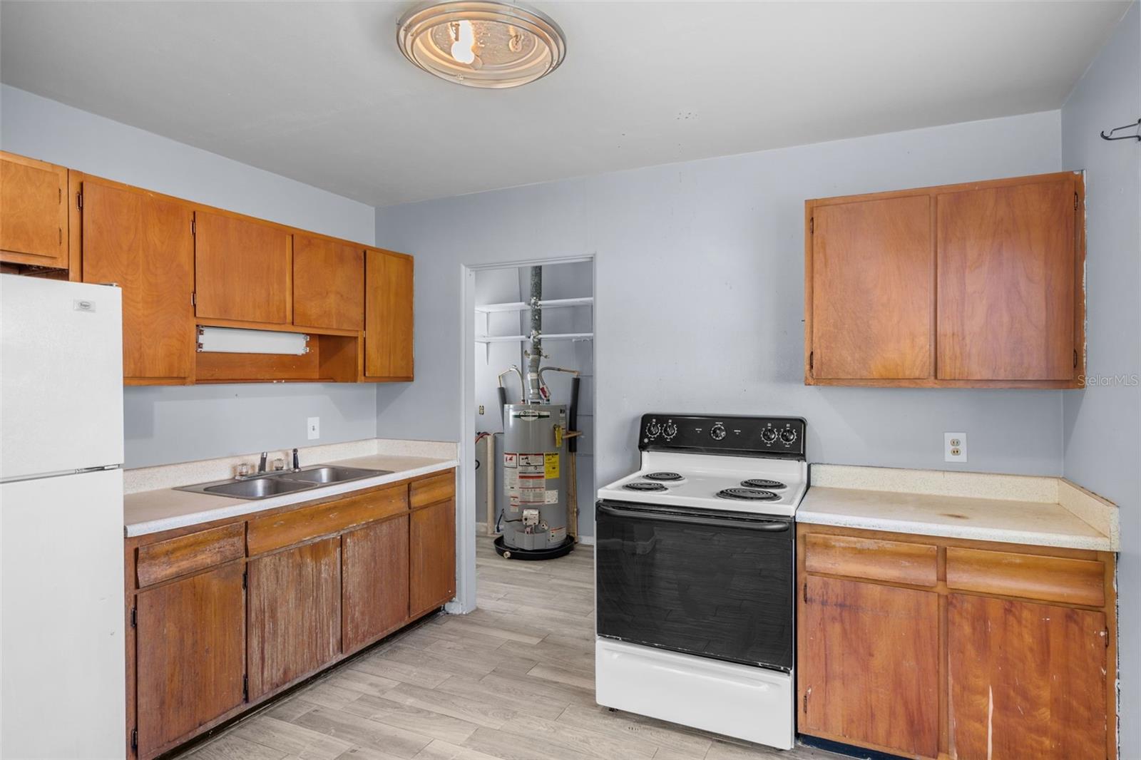 SUNSHINE PARK - Residential Lease