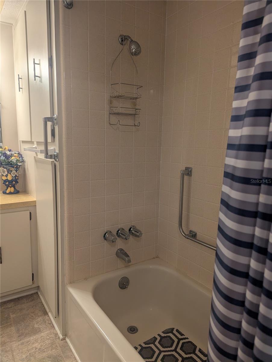 LAKESIDE HILLS ESTATES - Residential