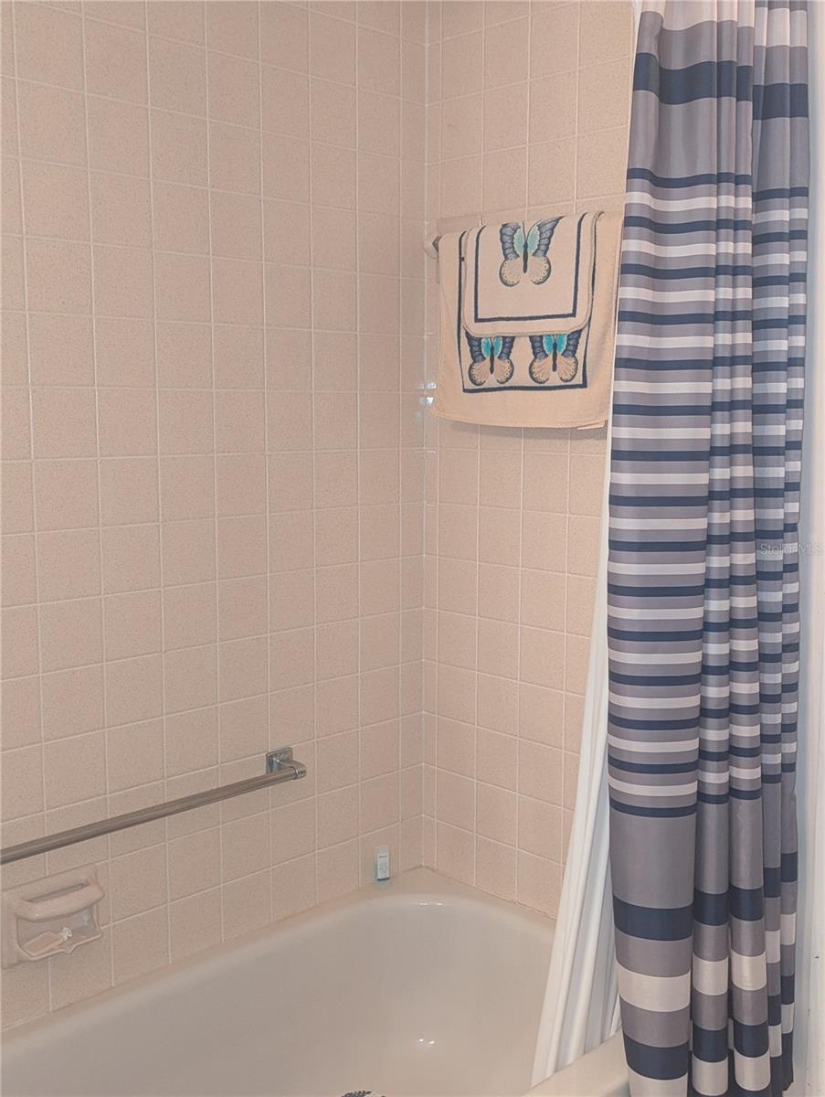 LAKESIDE HILLS ESTATES - Residential