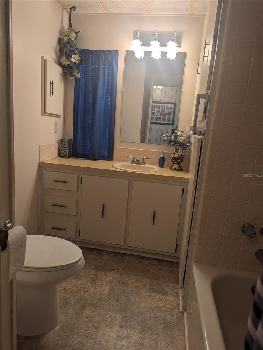 LAKESIDE HILLS ESTATES - Residential