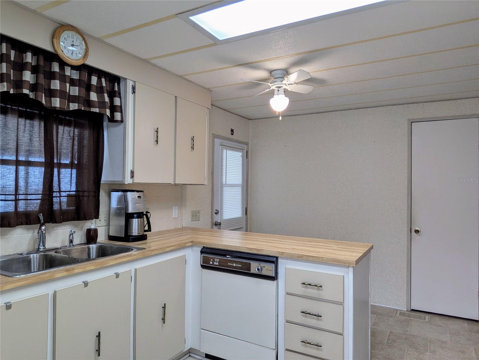 LAKESIDE HILLS ESTATES - Residential