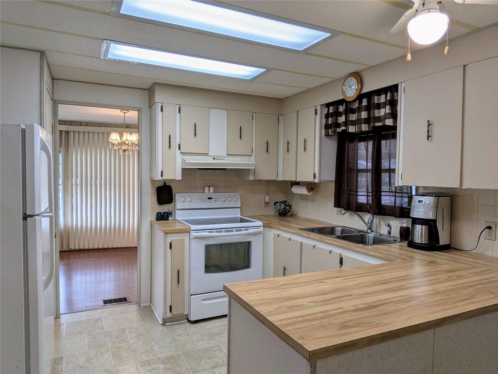 Photo of 1007 Forest Lake Drive, Lakeland, FL 33809 (MLS # L4951380)