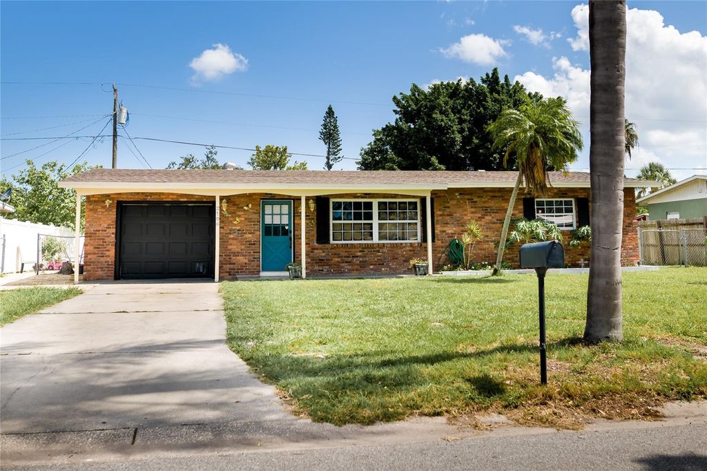 Photo of 2106 25th Avenue W, Bradenton, FL 34205 (MLS # TB8410015)