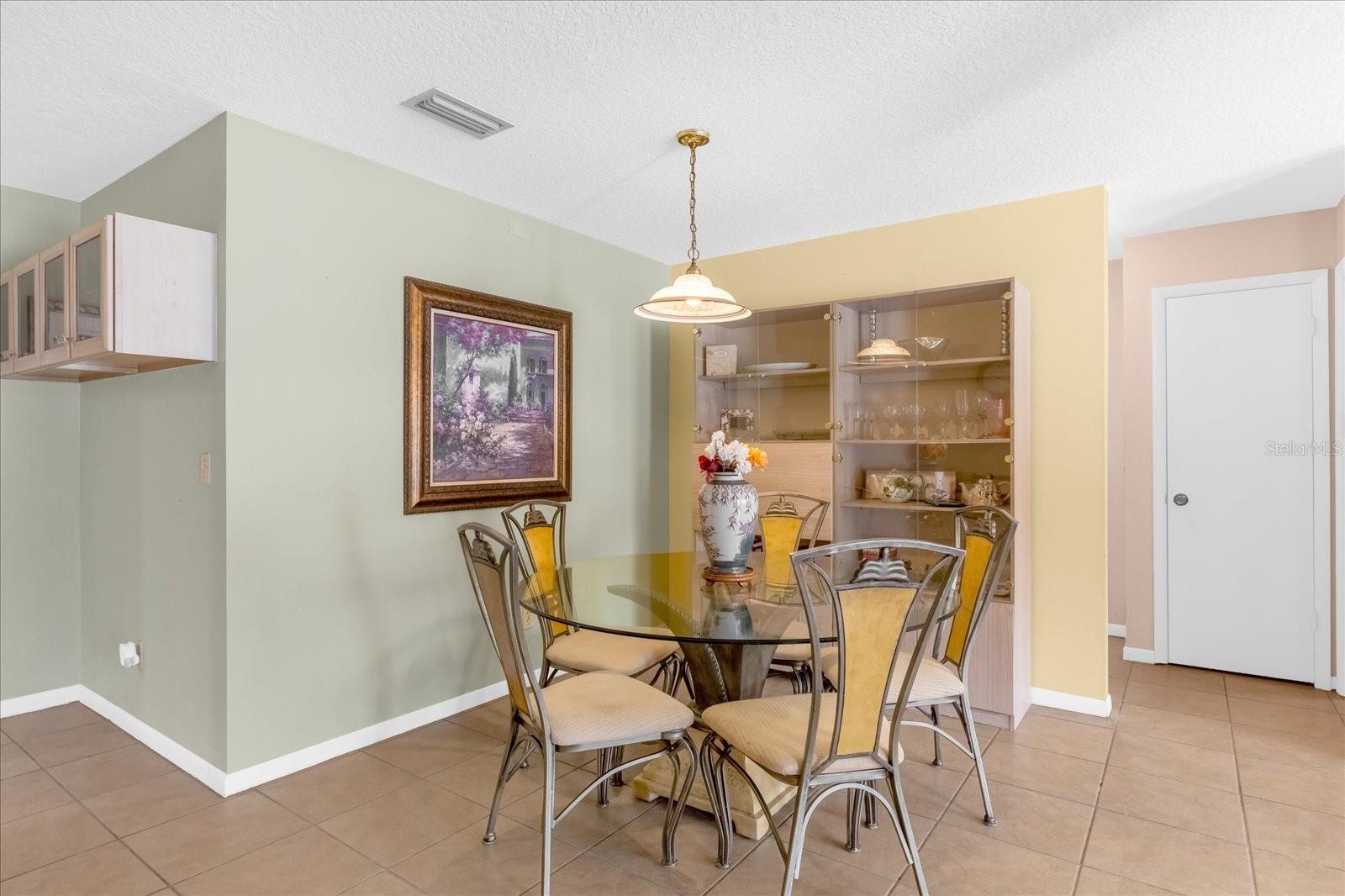 CIRCLE SQUARE WOODS Y - Residential