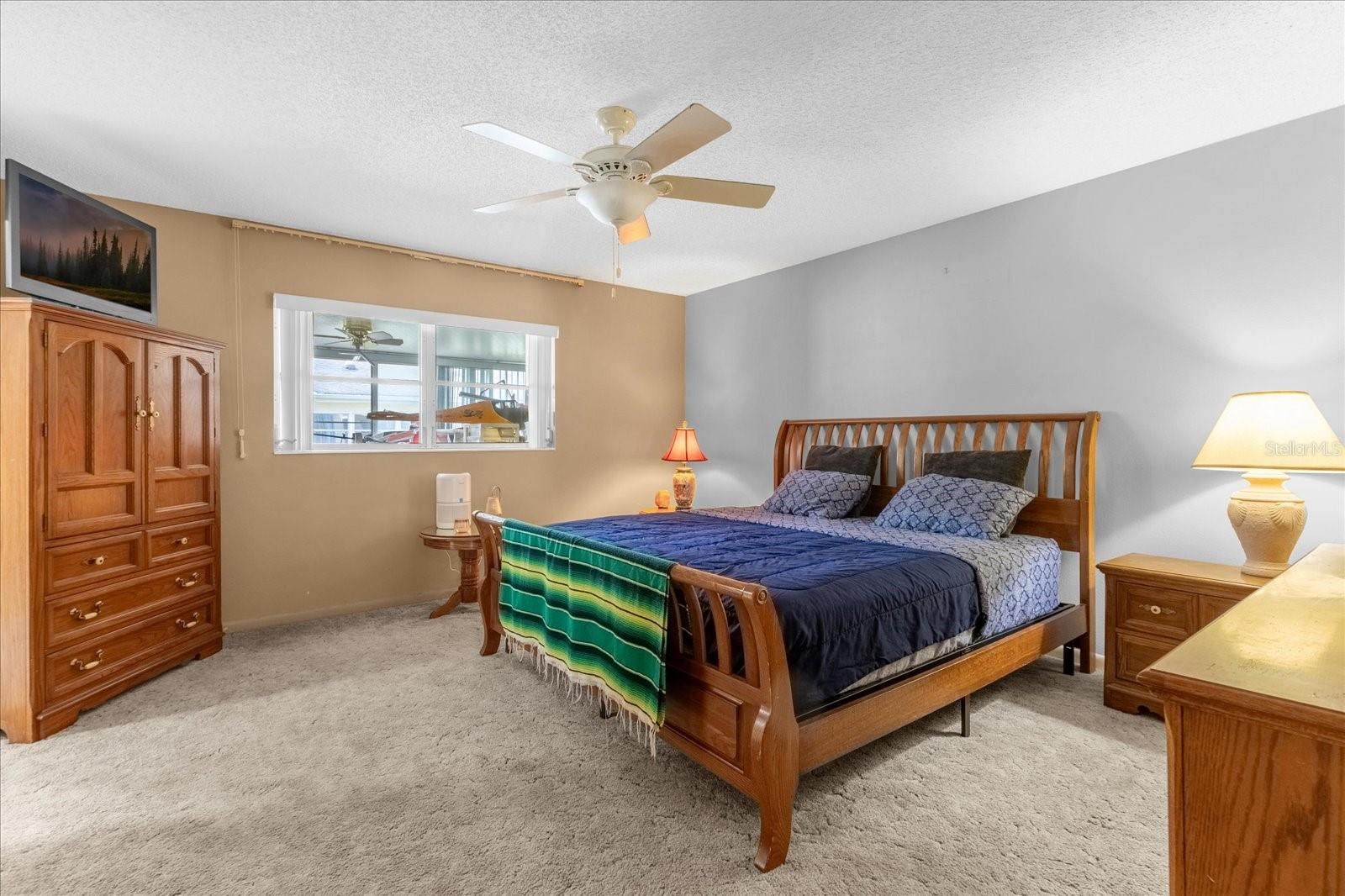 CIRCLE SQUARE WOODS Y - Residential