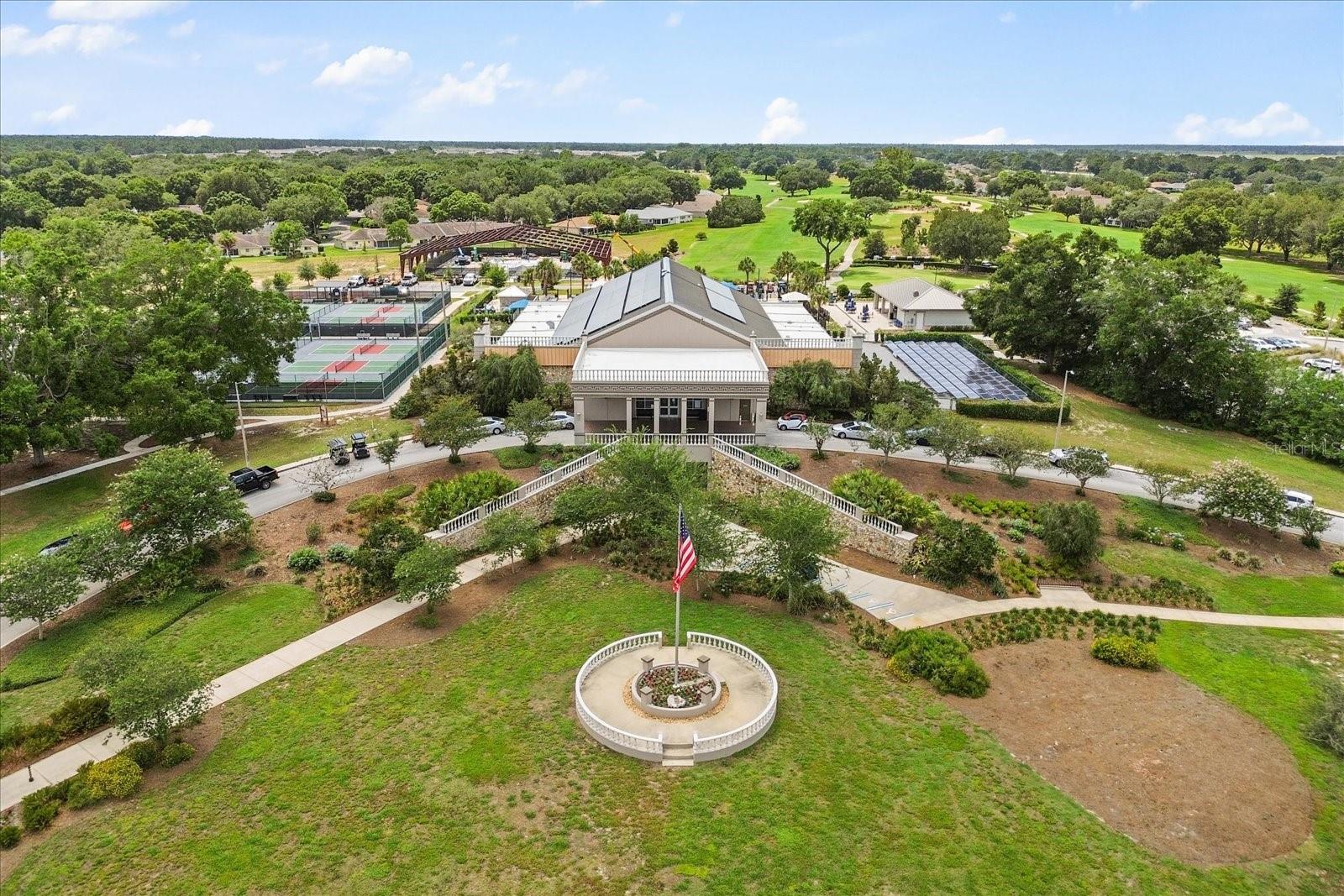 CIRCLE SQUARE WOODS Y - Residential