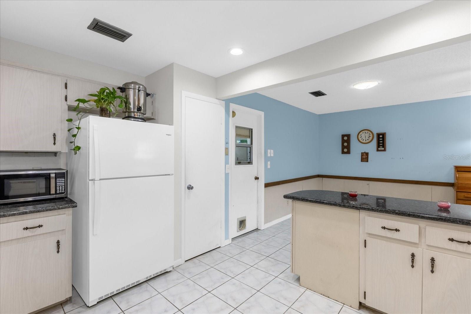 CIRCLE SQUARE WOODS Y - Residential