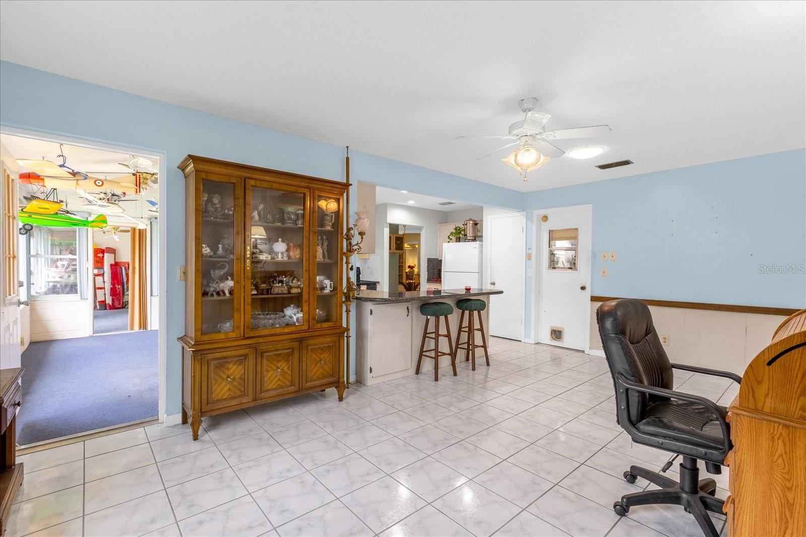 CIRCLE SQUARE WOODS Y - Residential