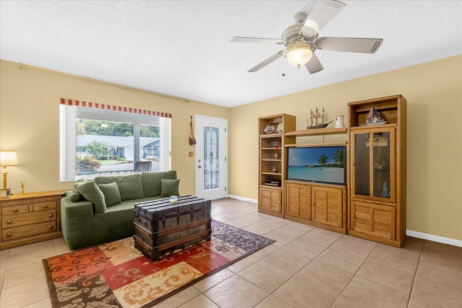 CIRCLE SQUARE WOODS Y - Residential