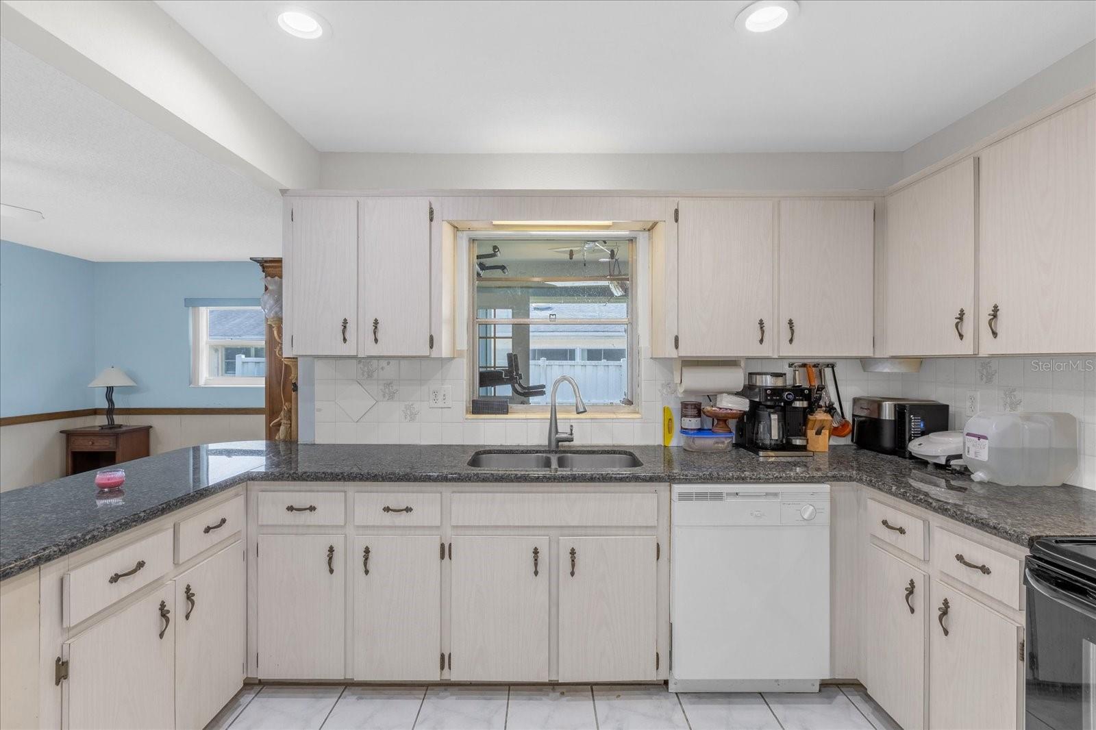 CIRCLE SQUARE WOODS Y - Residential