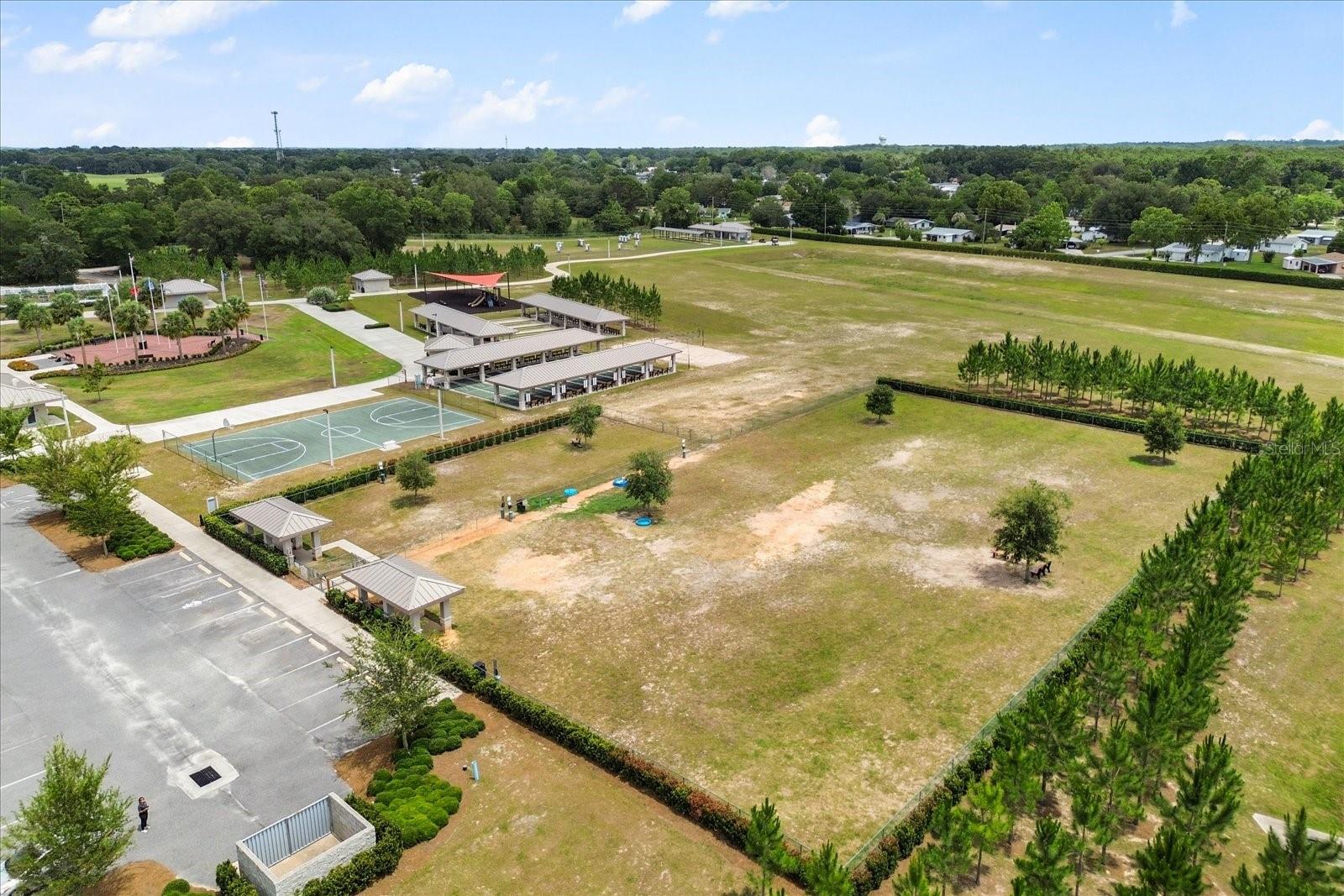 CIRCLE SQUARE WOODS Y - Residential