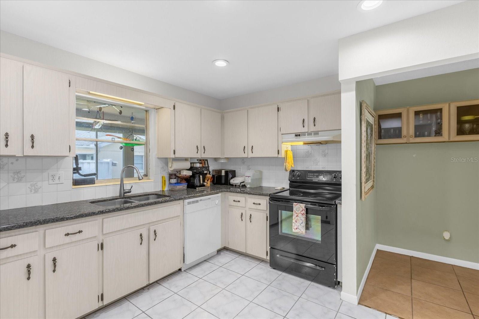 CIRCLE SQUARE WOODS Y - Residential