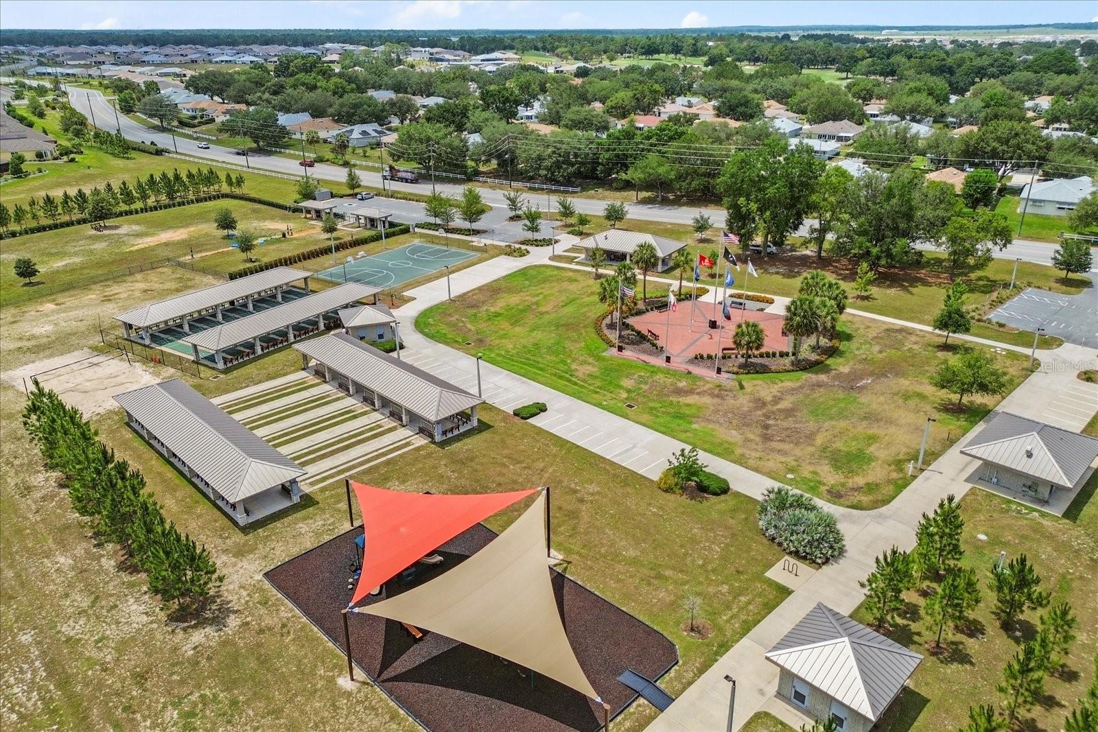 CIRCLE SQUARE WOODS Y - Residential