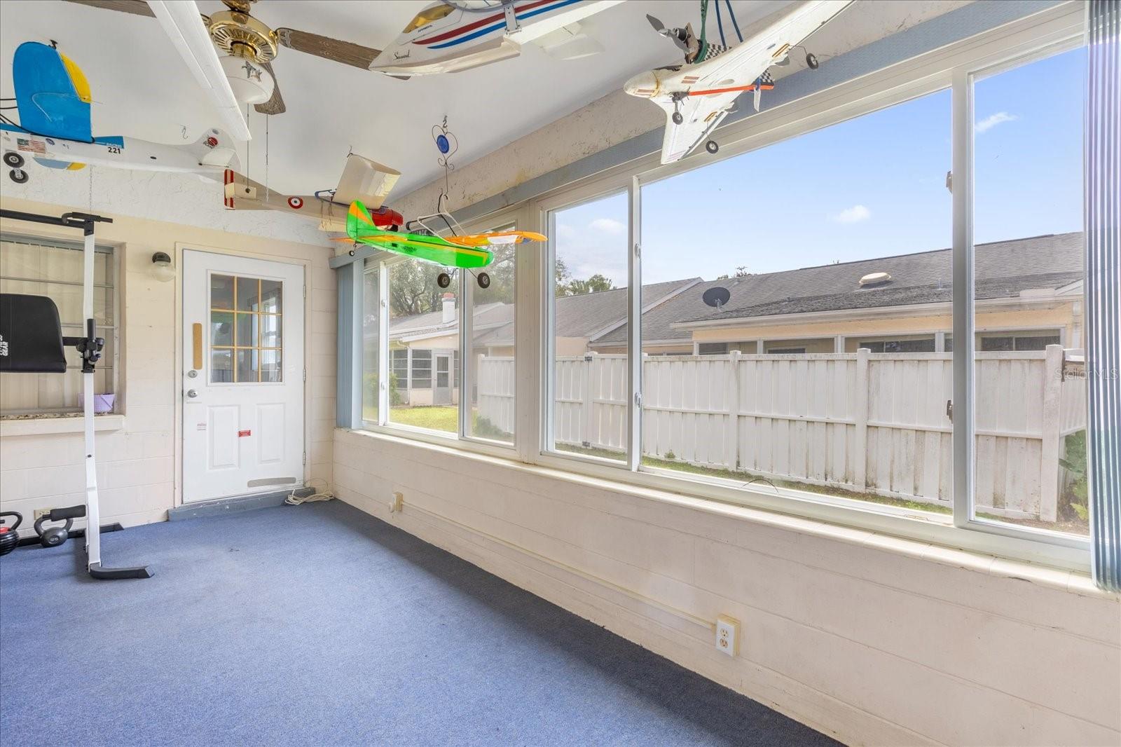 CIRCLE SQUARE WOODS Y - Residential