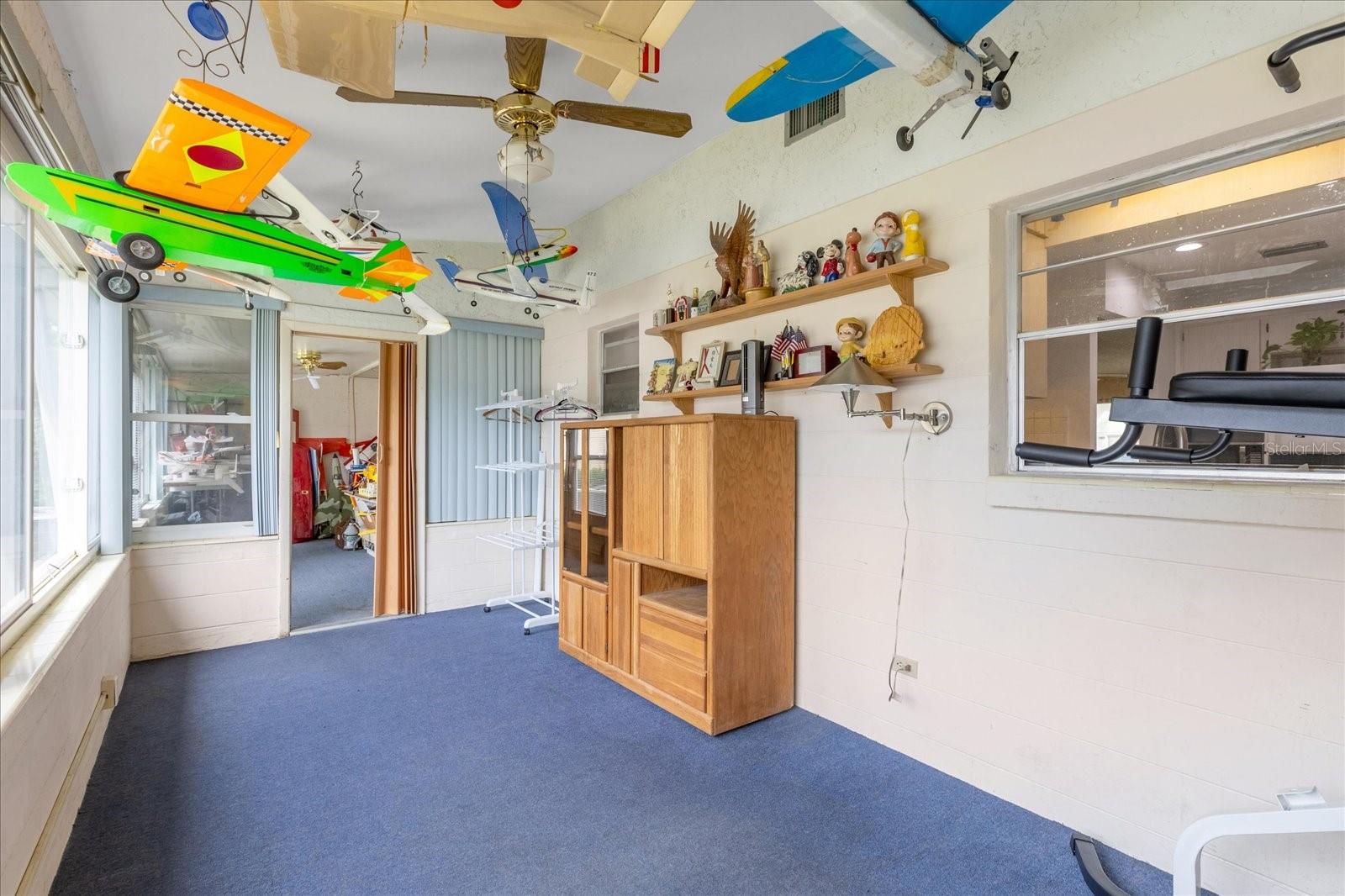 CIRCLE SQUARE WOODS Y - Residential