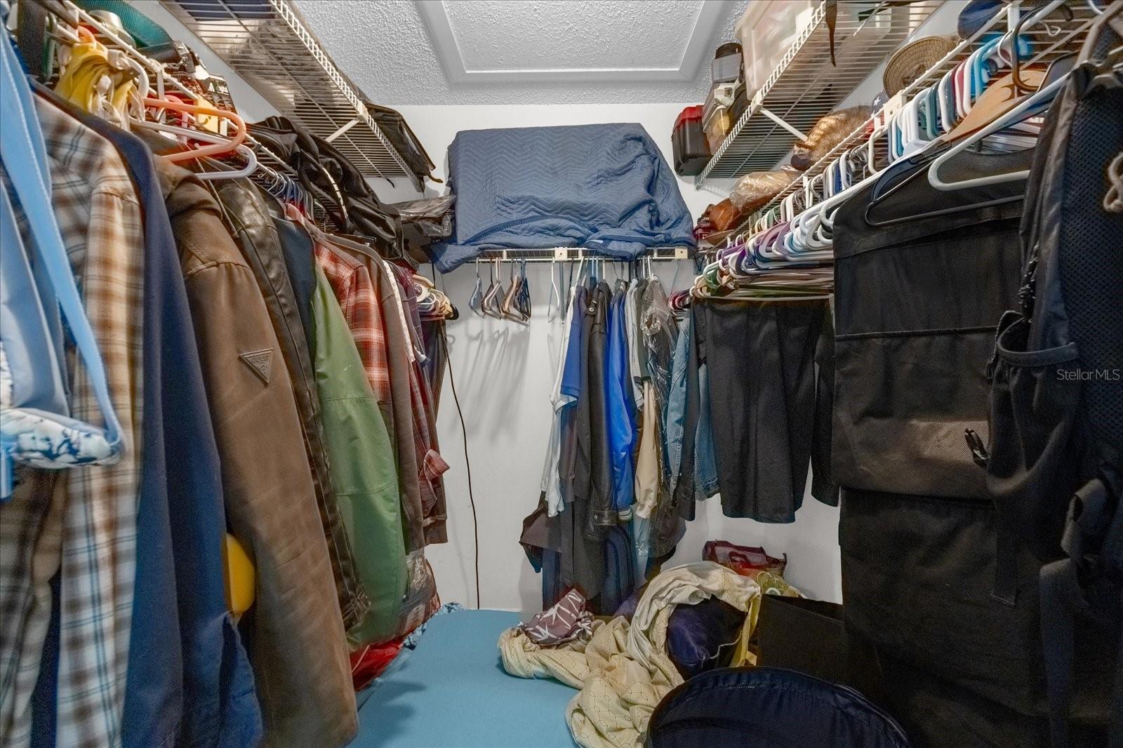 CIRCLE SQUARE WOODS Y - Residential