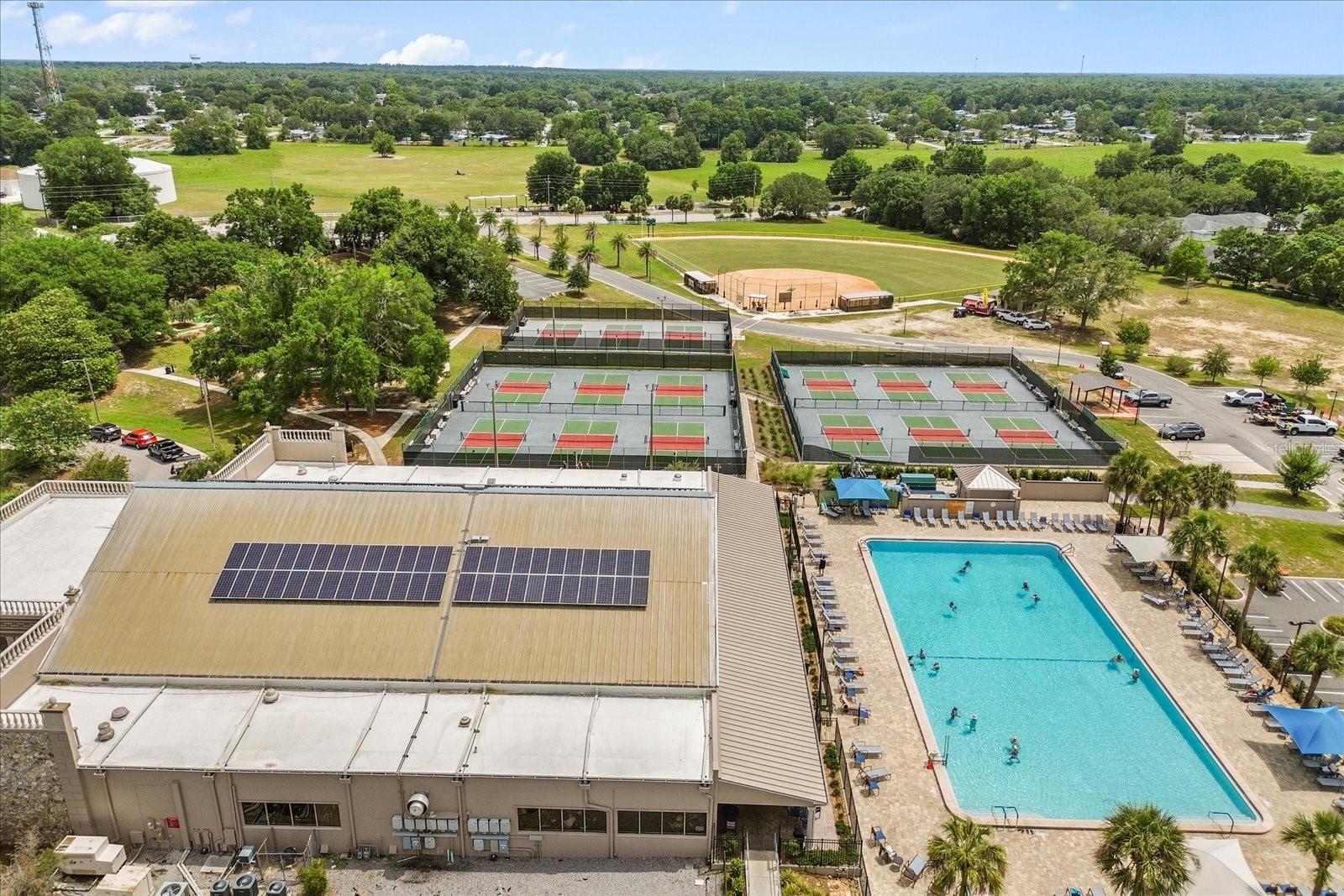 CIRCLE SQUARE WOODS Y - Residential