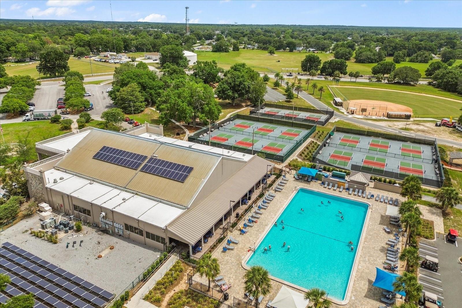 CIRCLE SQUARE WOODS Y - Residential