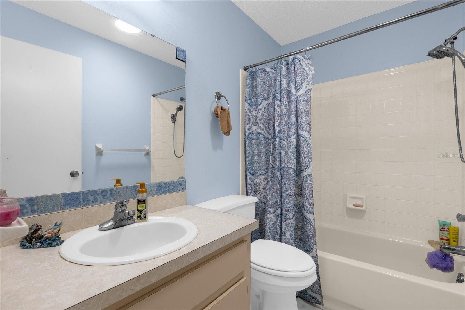 CIRCLE SQUARE WOODS Y - Residential