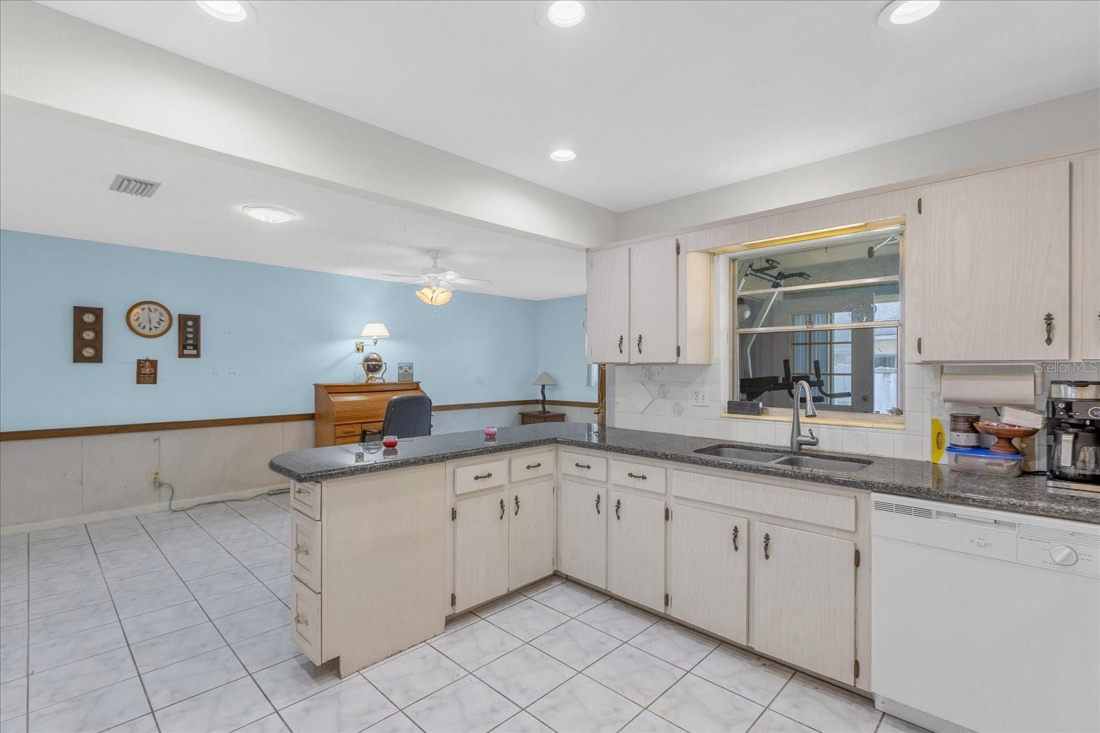 CIRCLE SQUARE WOODS Y - Residential