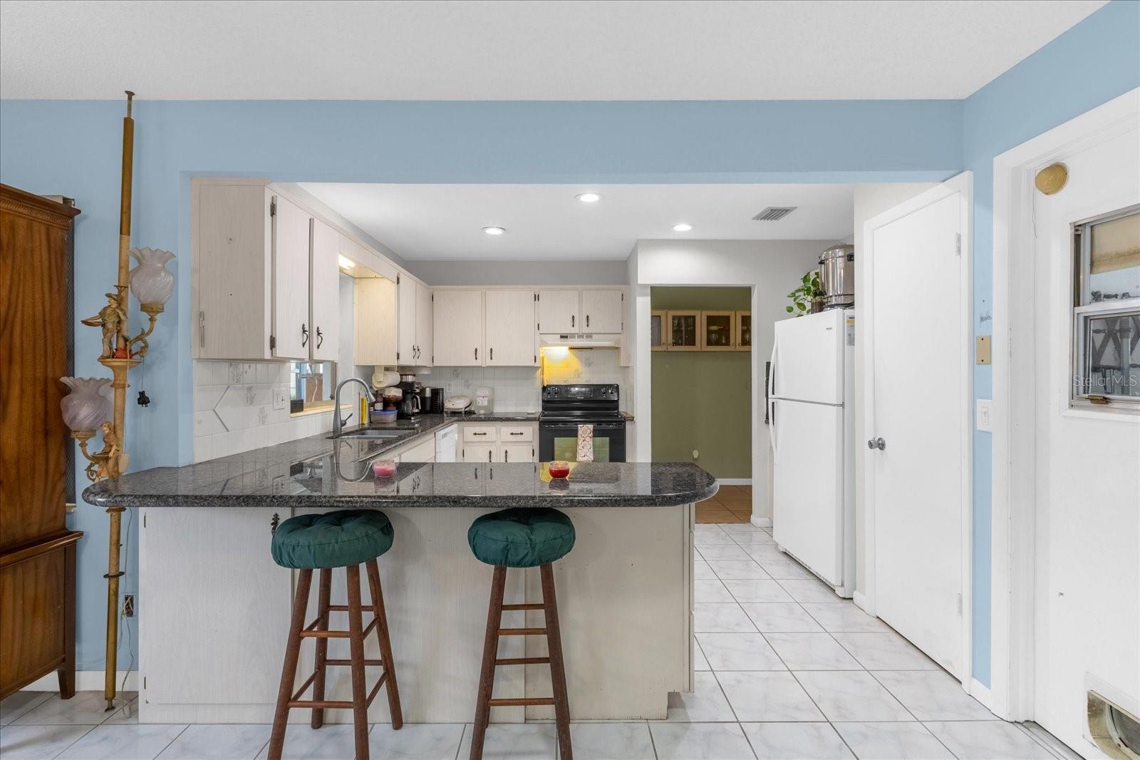 CIRCLE SQUARE WOODS Y - Residential