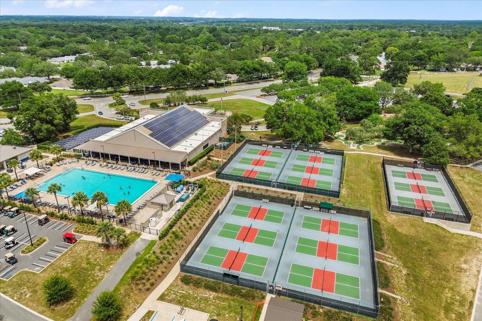 CIRCLE SQUARE WOODS Y - Residential