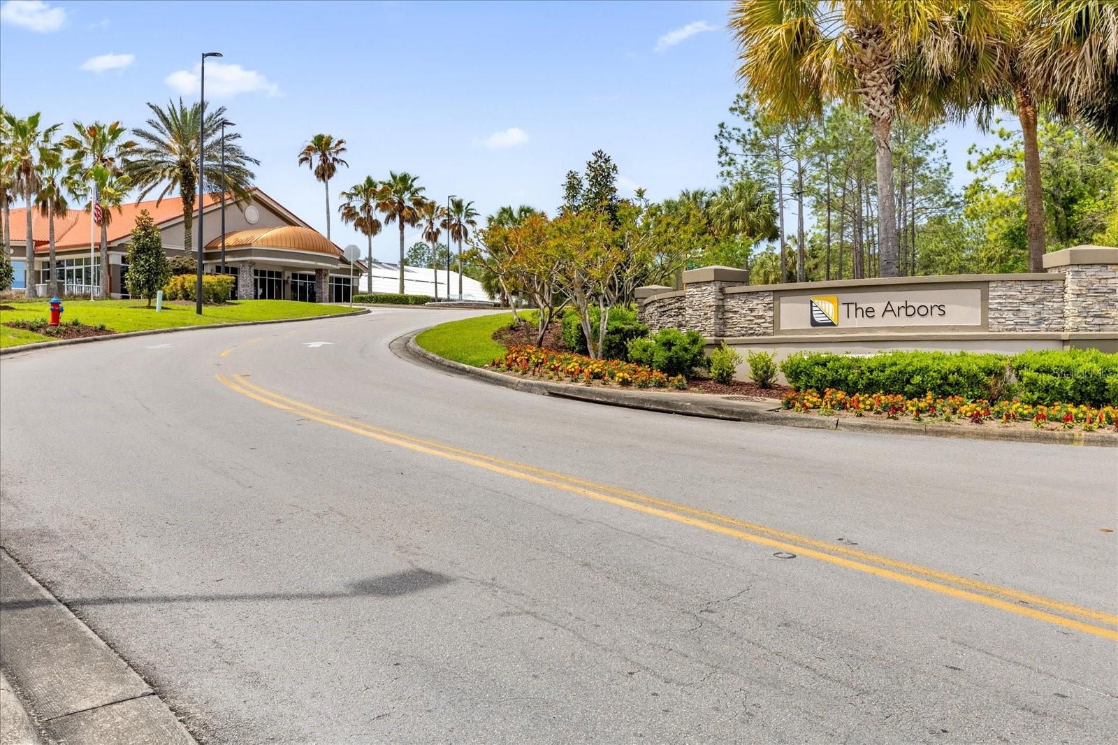 CIRCLE SQUARE WOODS Y - Residential