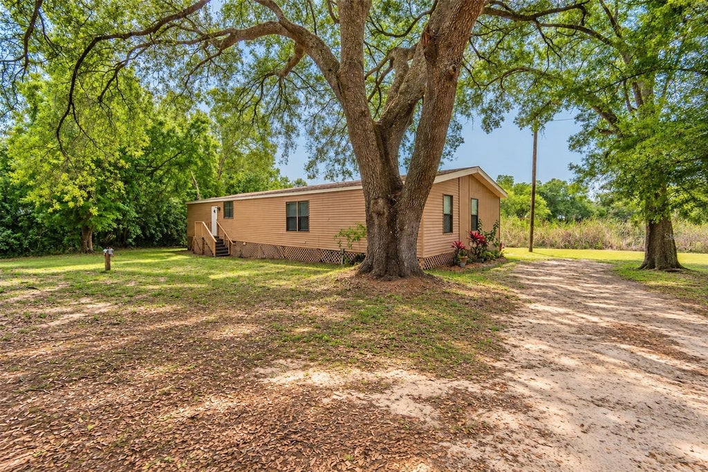 Photo of 1215 E 149th Avenue, Lutz, FL 33549 (MLS # TB8554321)