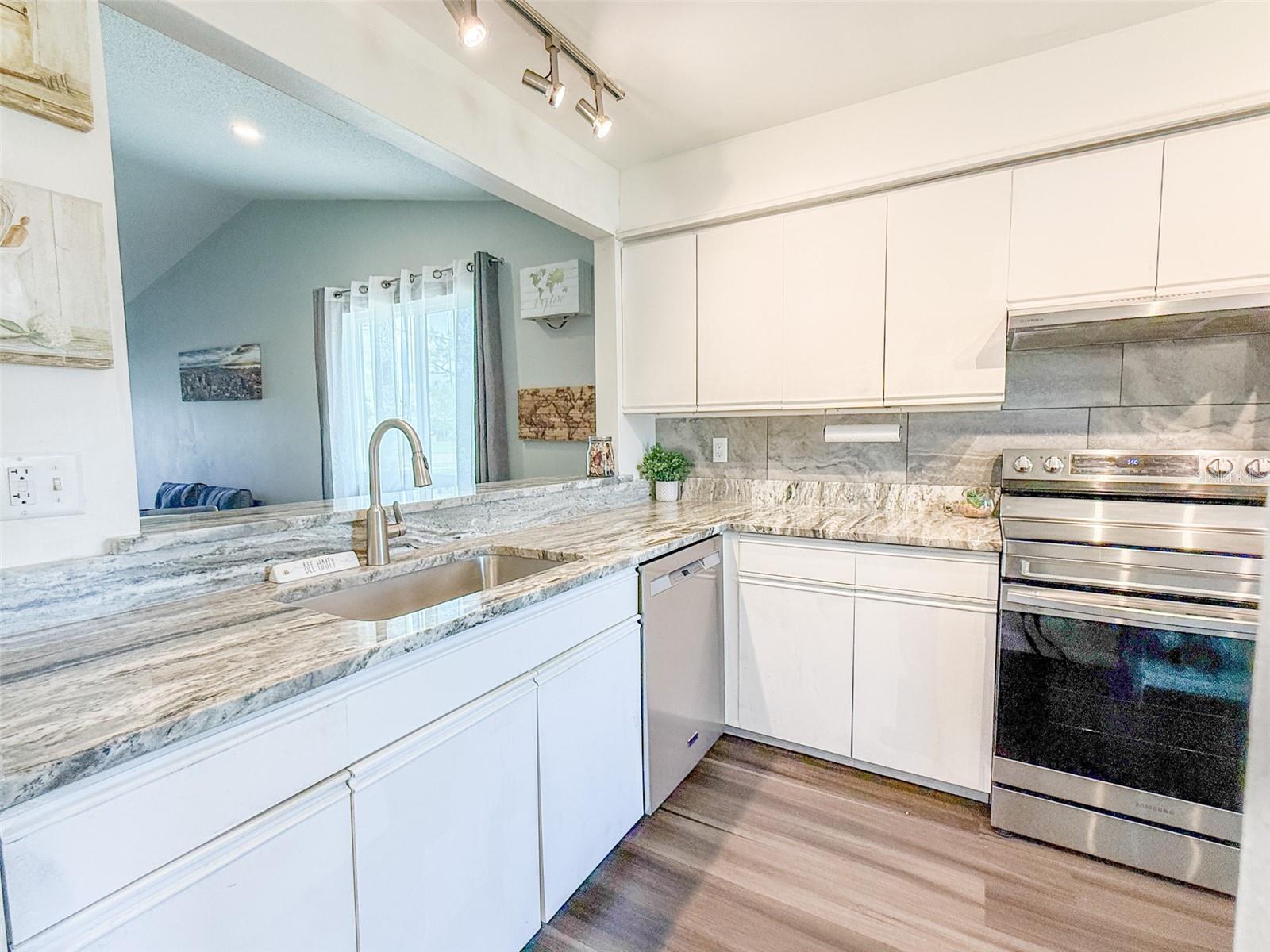 HUNTINGTON WOODS PH I - Residential Lease