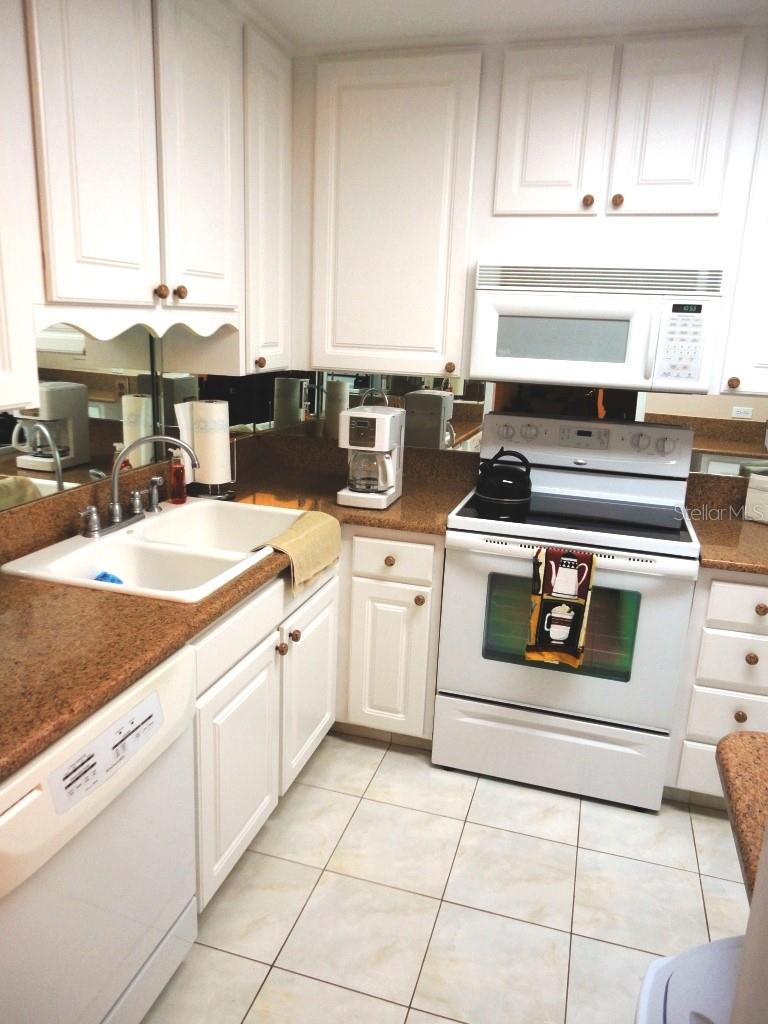 MEDITERRANEAN MANORS - Residential Lease