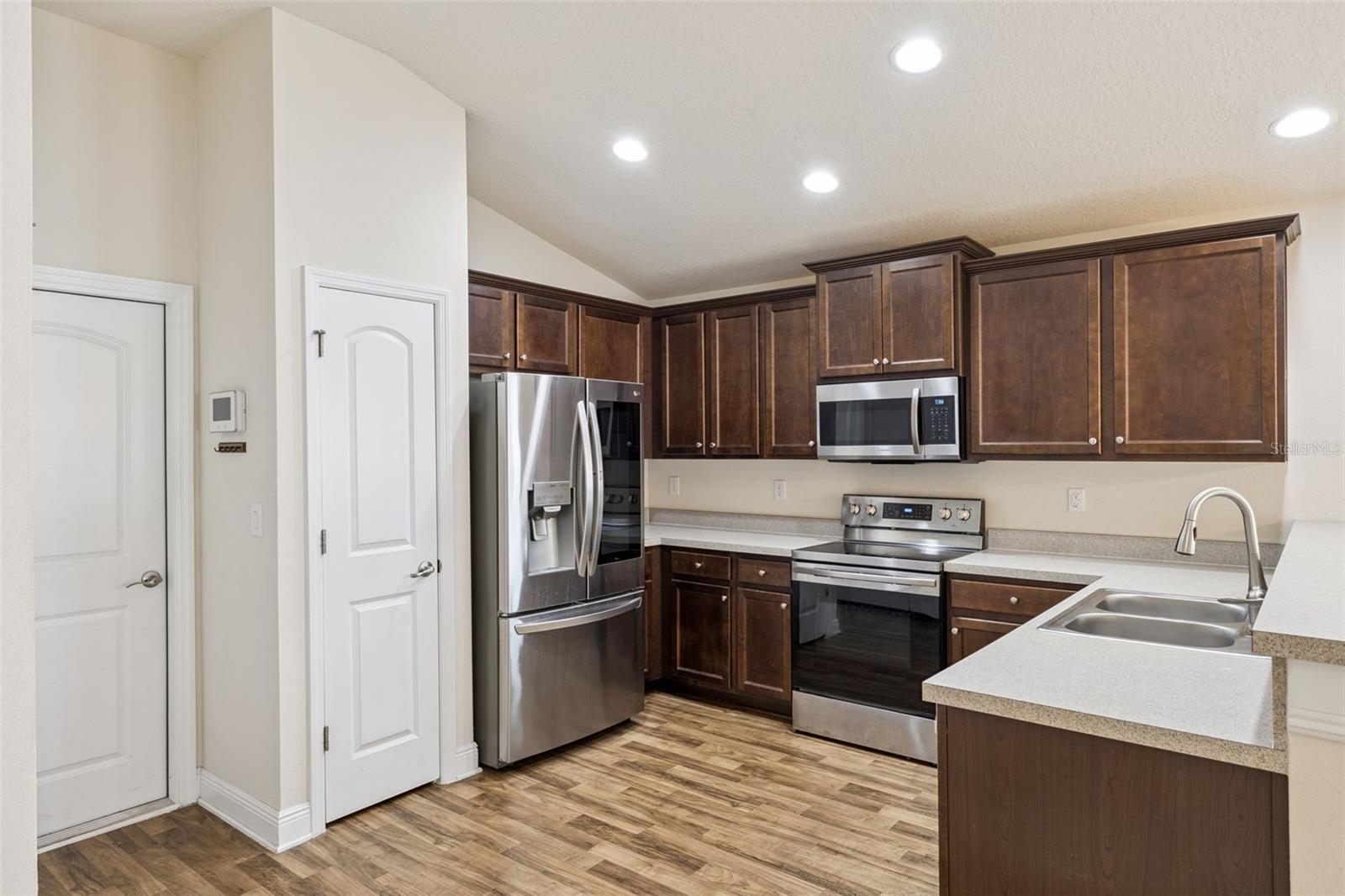 PLANTATION OAKS/BREVARD PH 4 - Residential Lease