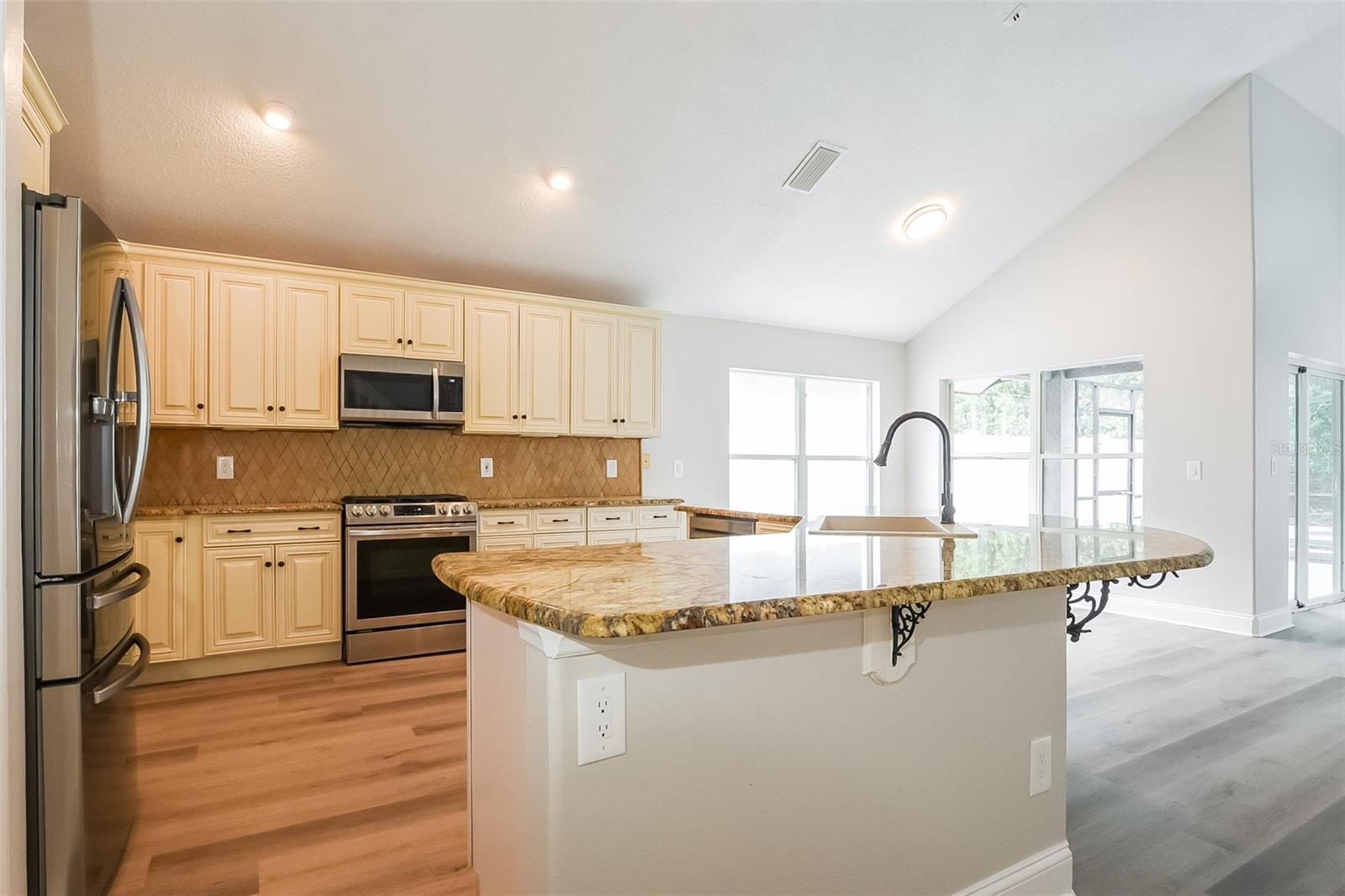 CHAPMAN OAKS - Residential