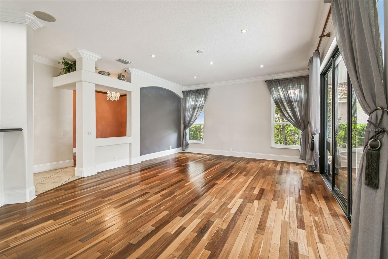 CARROLLWOOD CROSSING - Residential