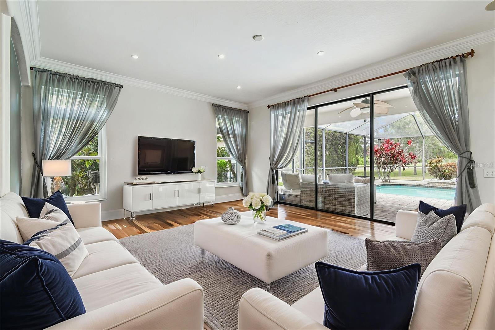 CARROLLWOOD CROSSING - Residential