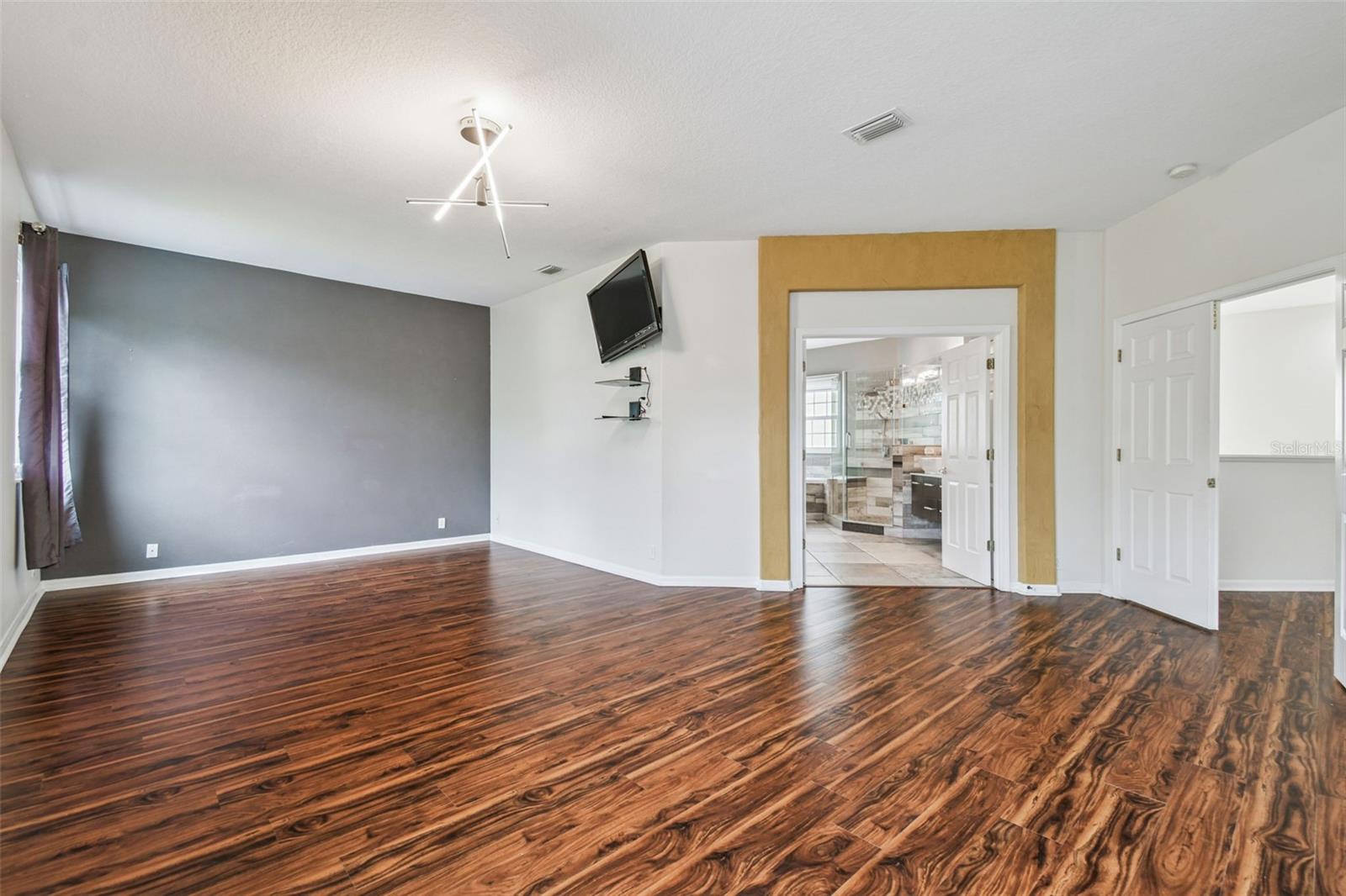 CARROLLWOOD CROSSING - Residential