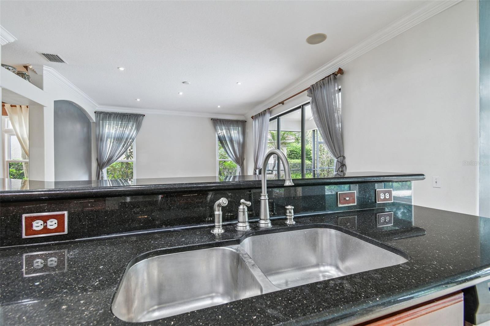 CARROLLWOOD CROSSING - Residential