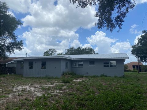 A home in WINTER HAVEN