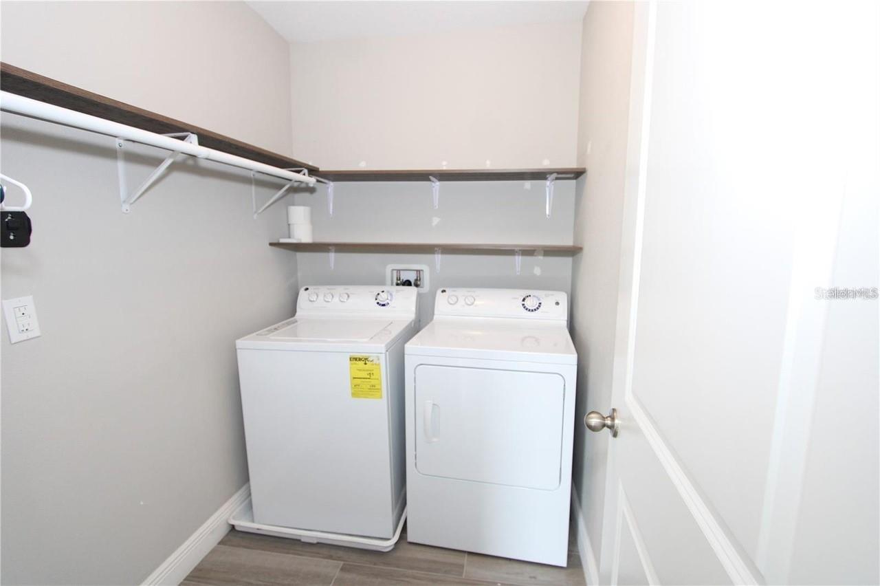 SUMMERS CORNER - Residential Lease