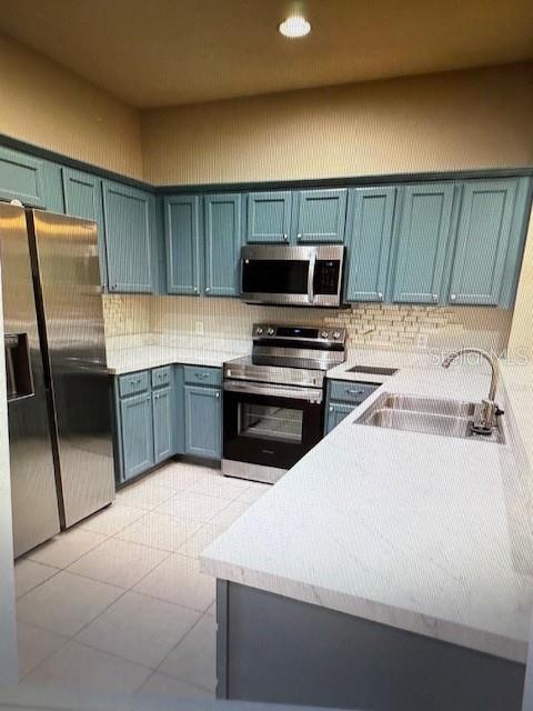 TOWNS AT LAKESIDE - Residential Lease