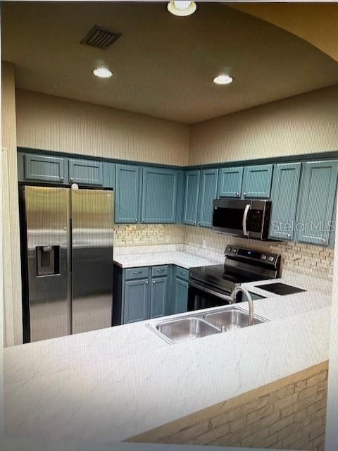 TOWNS AT LAKESIDE - Residential Lease