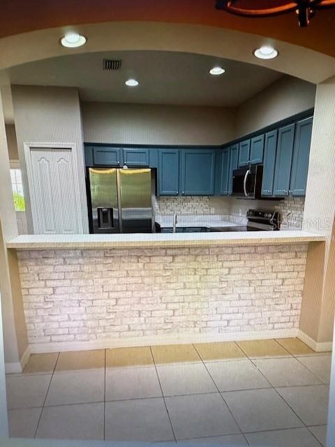 TOWNS AT LAKESIDE - Residential Lease