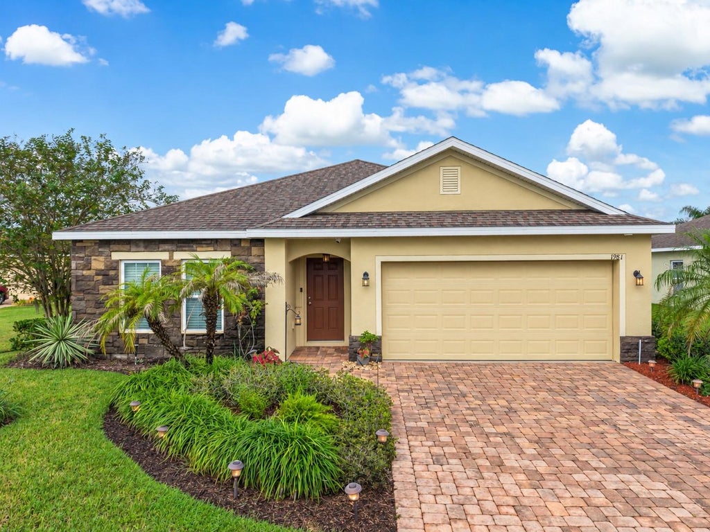 Photo of 1981 Antler Drive, Saint Cloud, FL 34772 (MLS # O6449160)